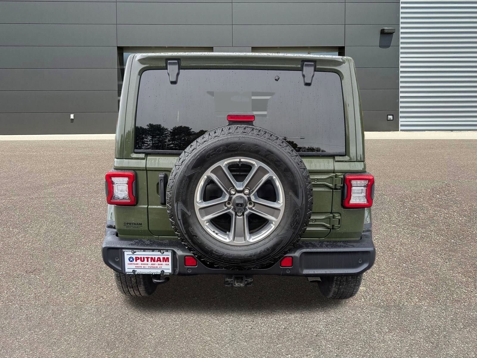 2021 Jeep Wrangler Unlimited Sahara photo 3