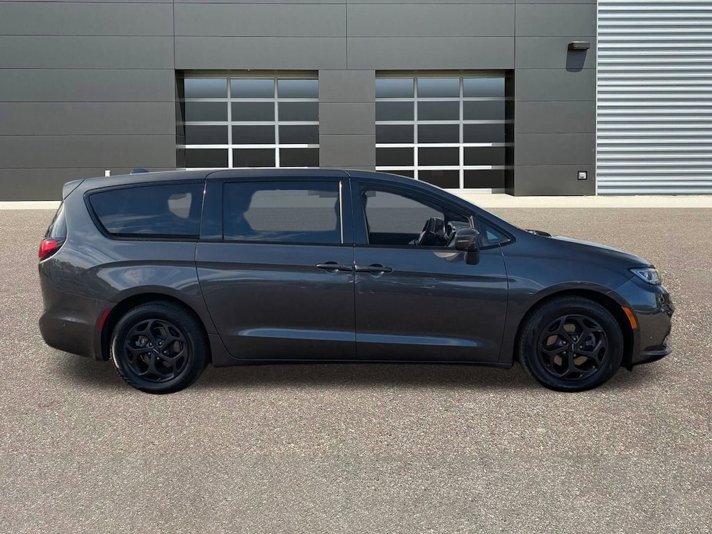 Certified 2022 Chrysler Pacifica Hybrid Limited Van