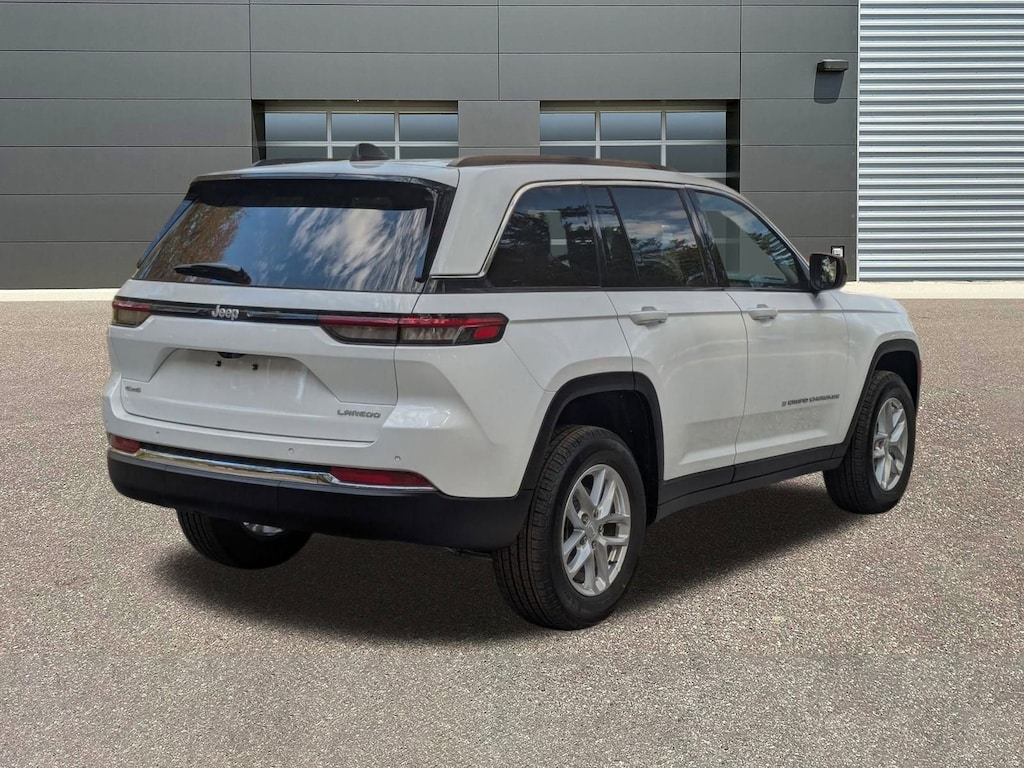 New 2025 Jeep Grand Cherokee Laredo Sport Utility