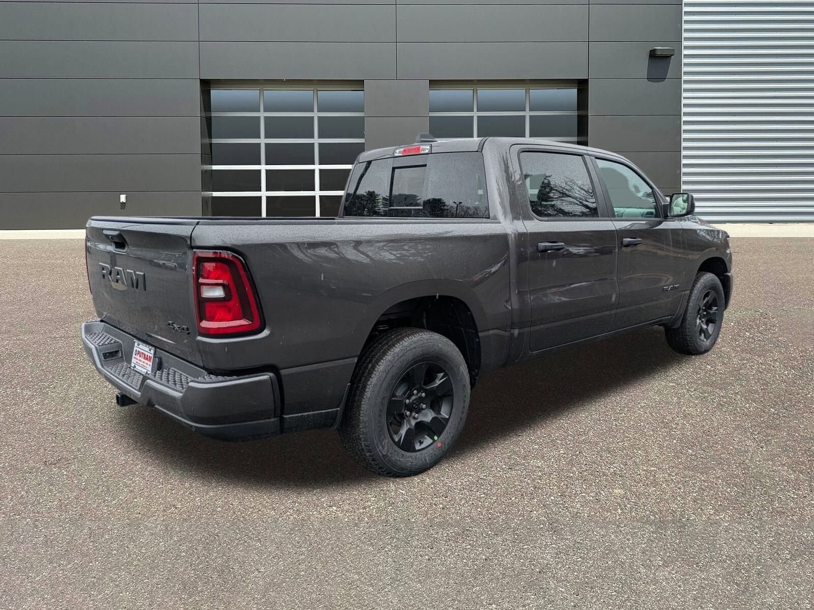2025 Ram 1500 Tradesman photo 3