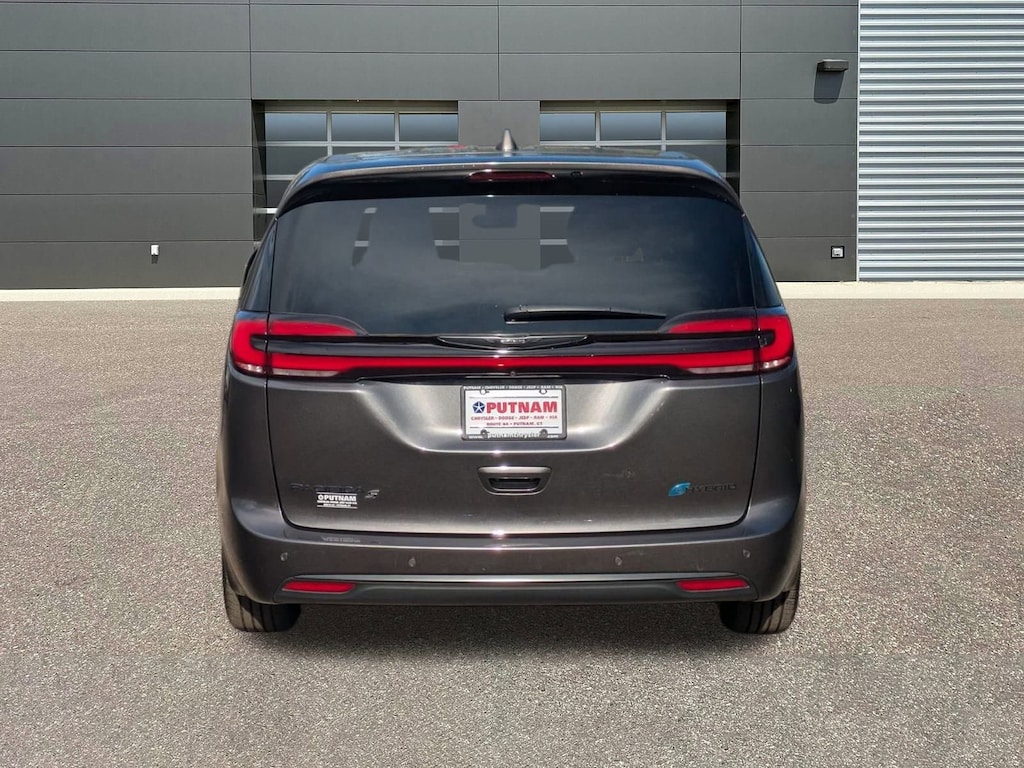 Certified 2022 Chrysler Pacifica Hybrid Limited Van