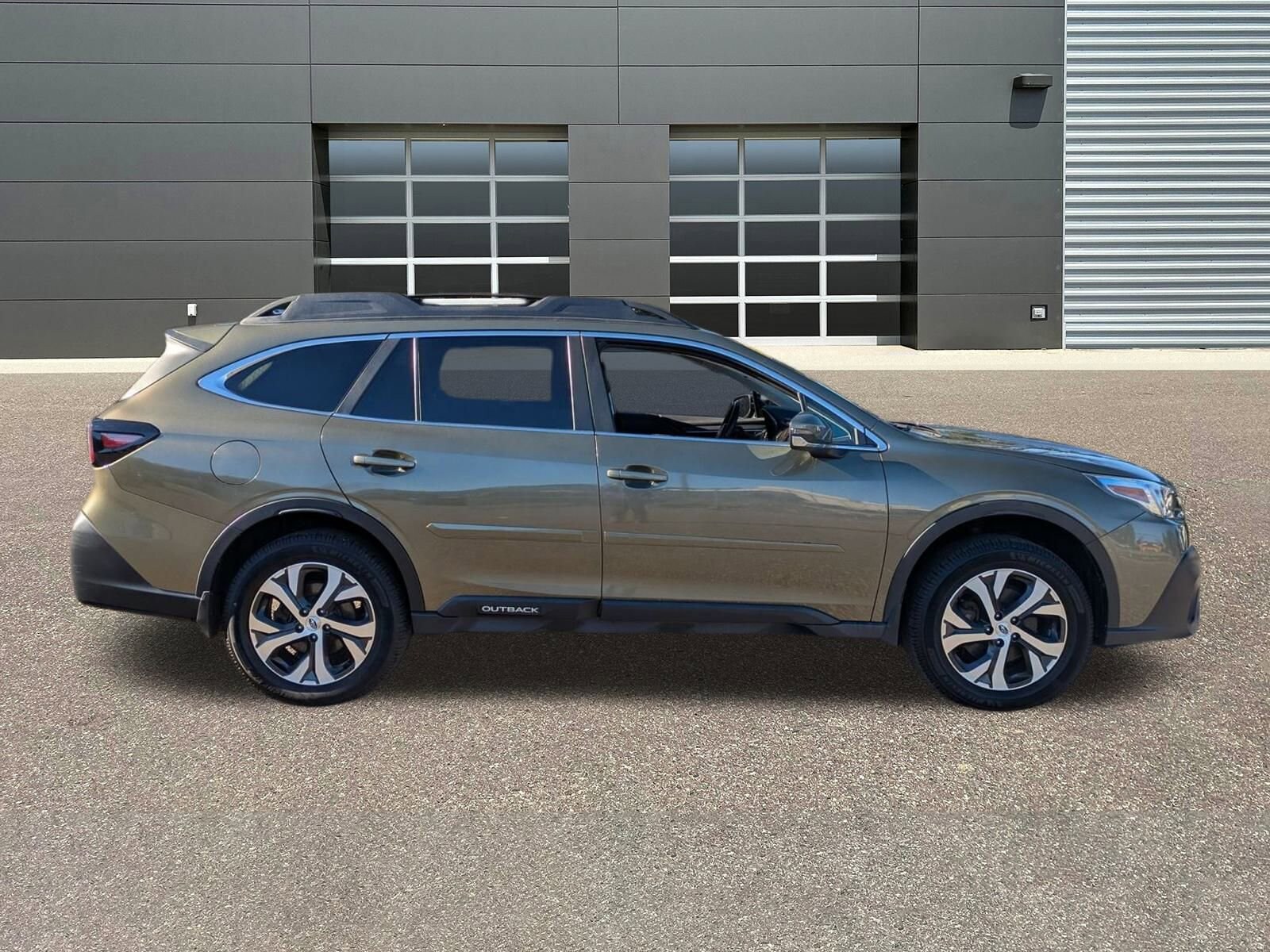 2022 Subaru Outback Limited photo 2