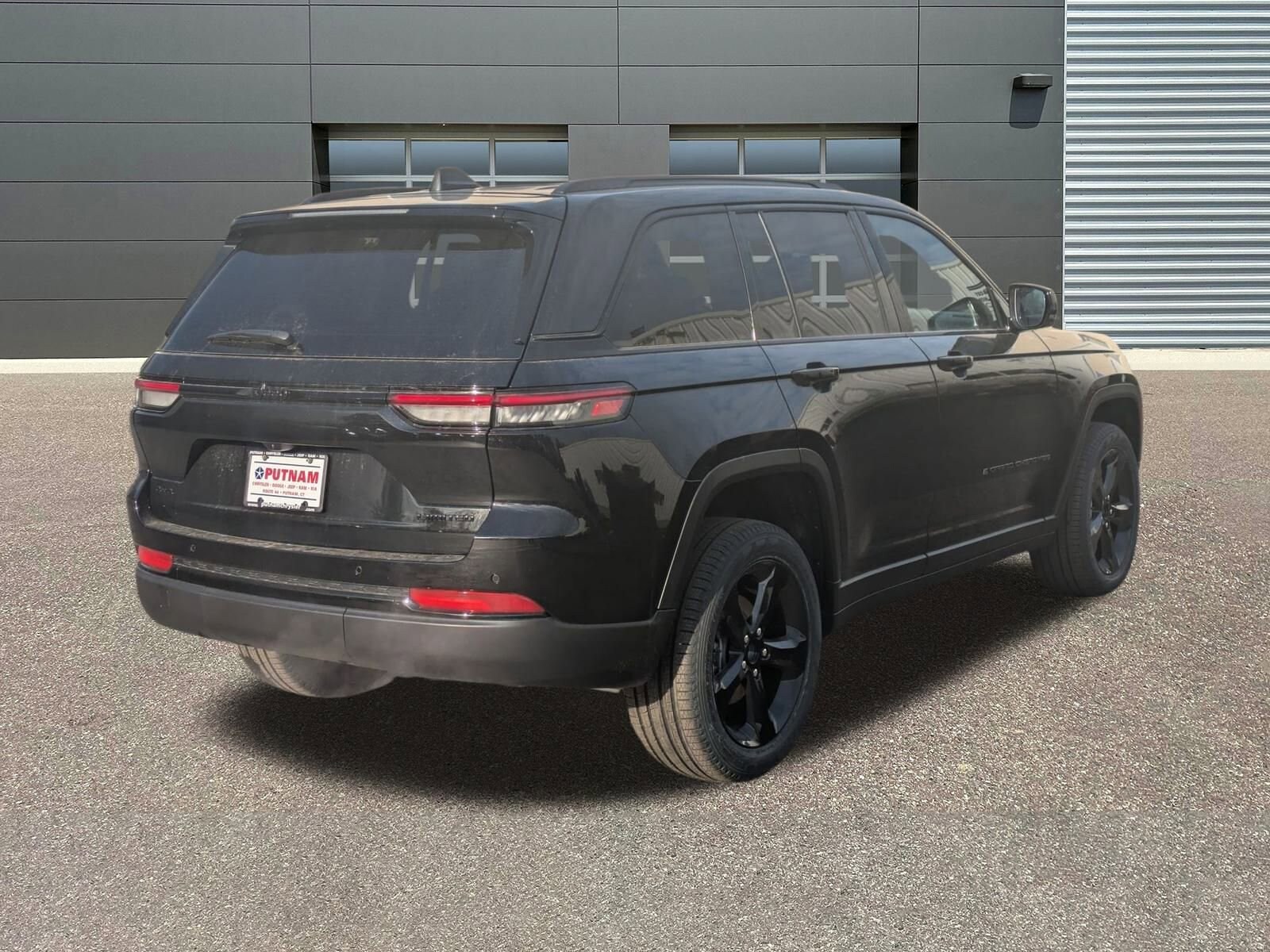 2025 Jeep Grand Cherokee Limited Sport photo 3