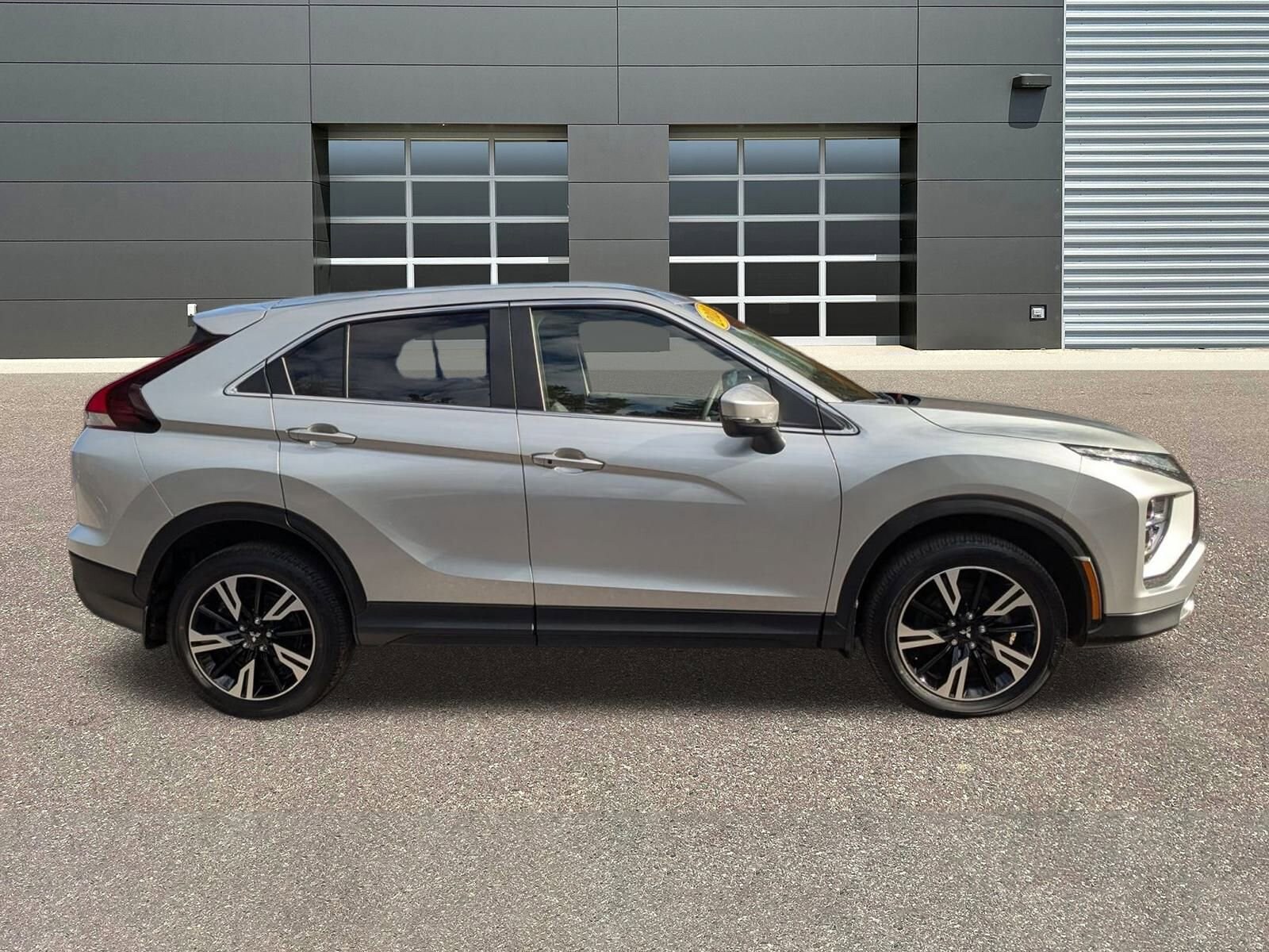 2023 Mitsubishi Eclipse Cross SE photo 2