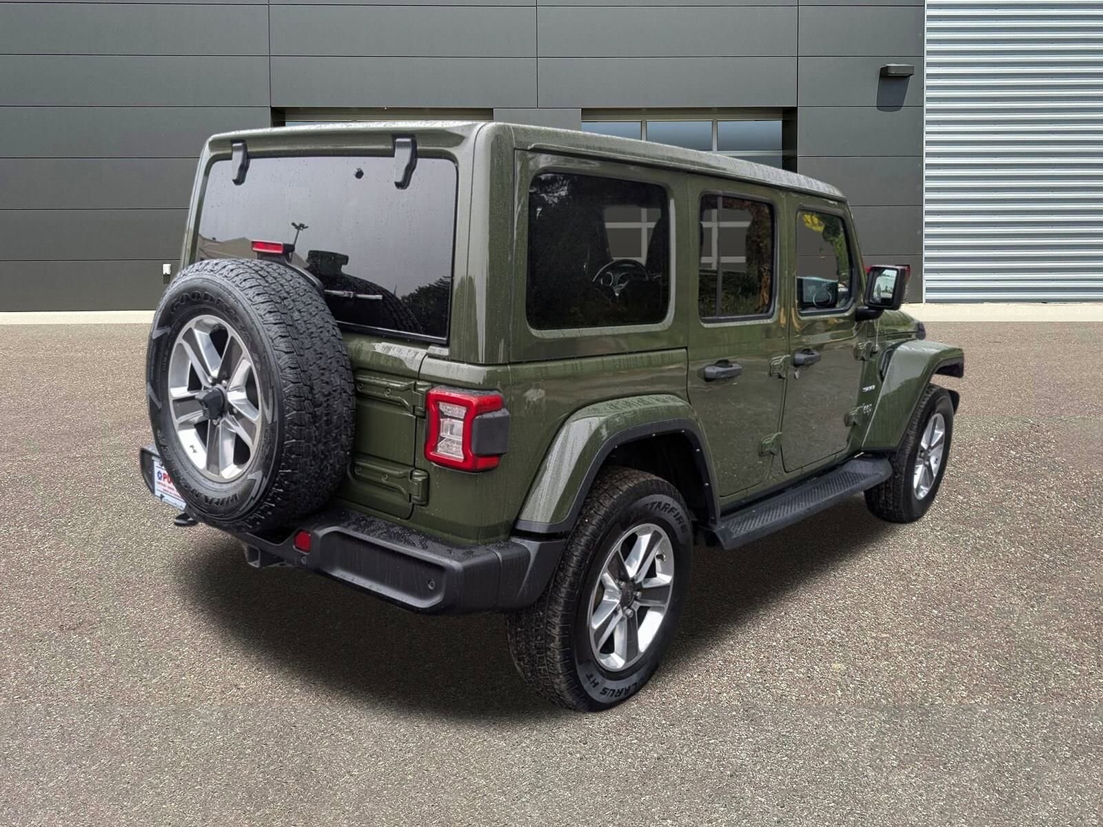 2021 Jeep Wrangler Unlimited Sahara photo 2