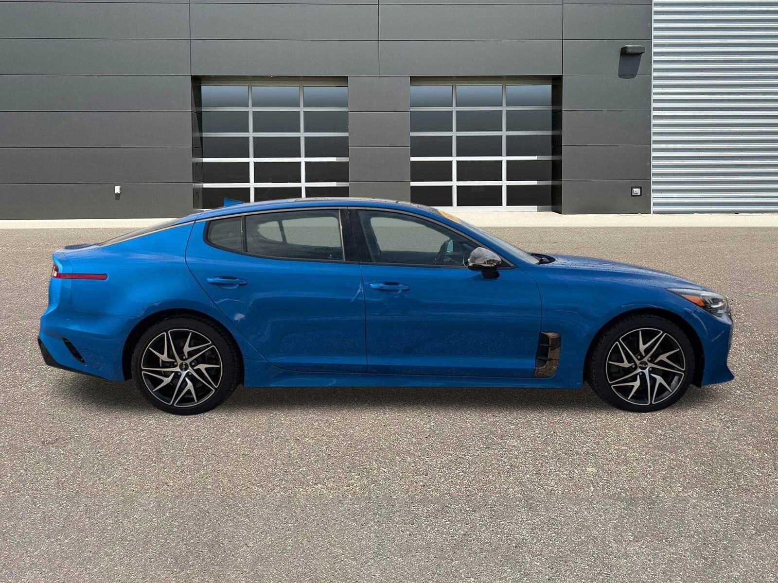 2022 Kia Stinger GT-Line photo 2