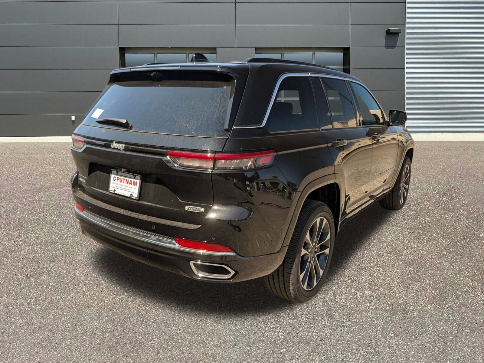 2025 Jeep Grand Cherokee Overland Sport photo 3