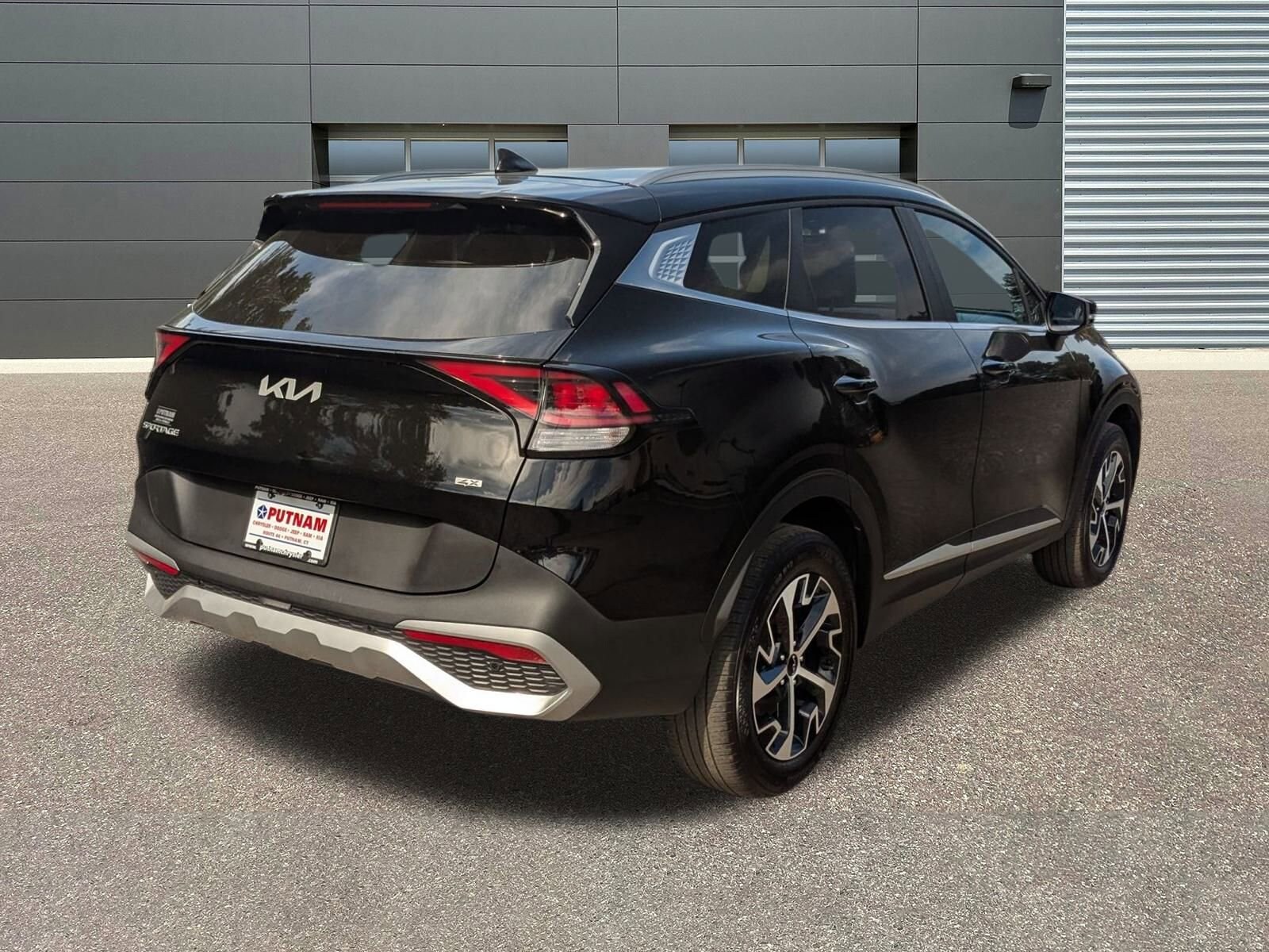 2023 Kia Sportage EX photo 2