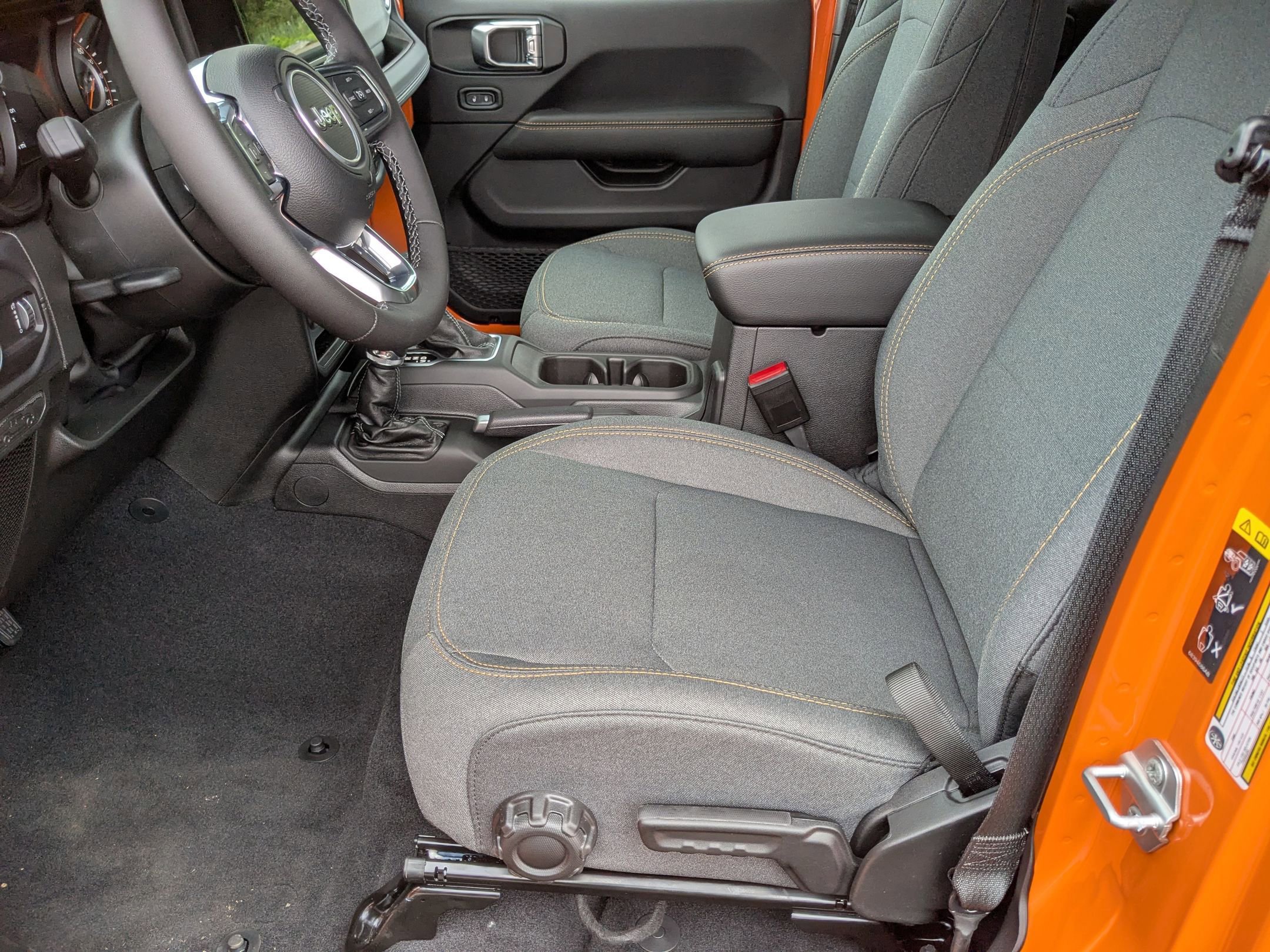 2025 Jeep Wrangler 4-Door Sahara - Photo 12