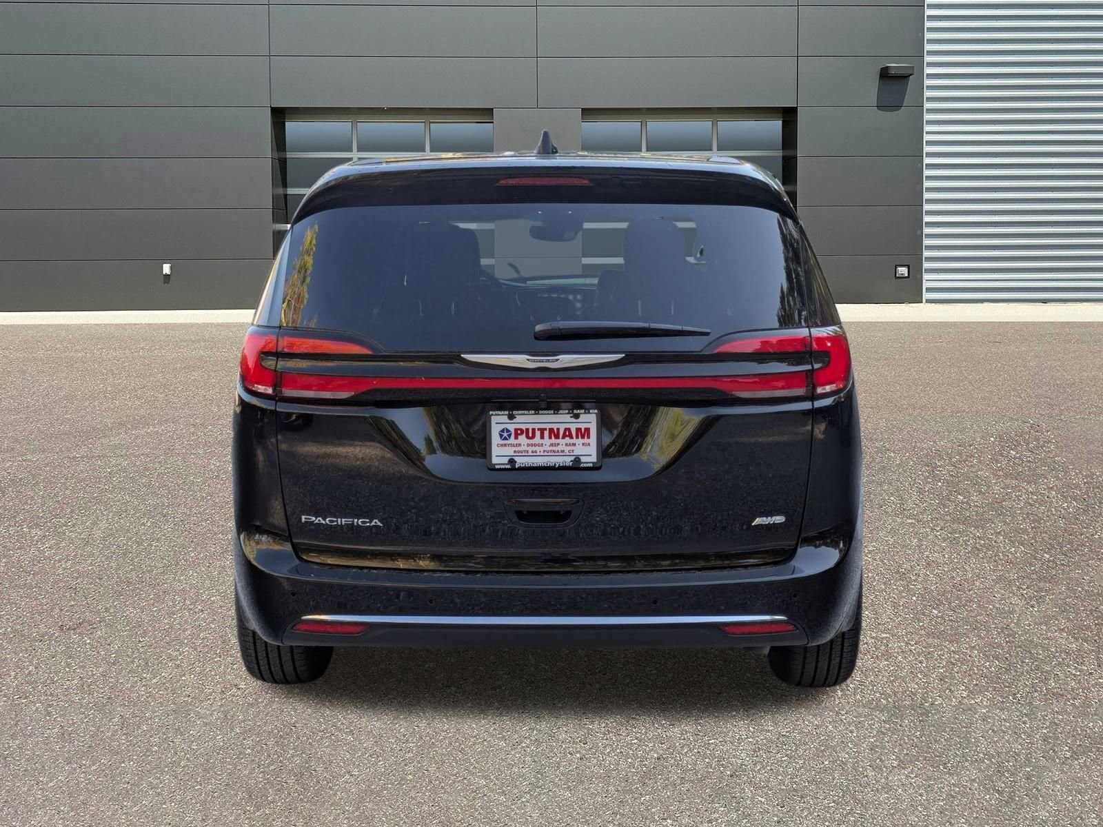2026 Chrysler Pacifica photo 4