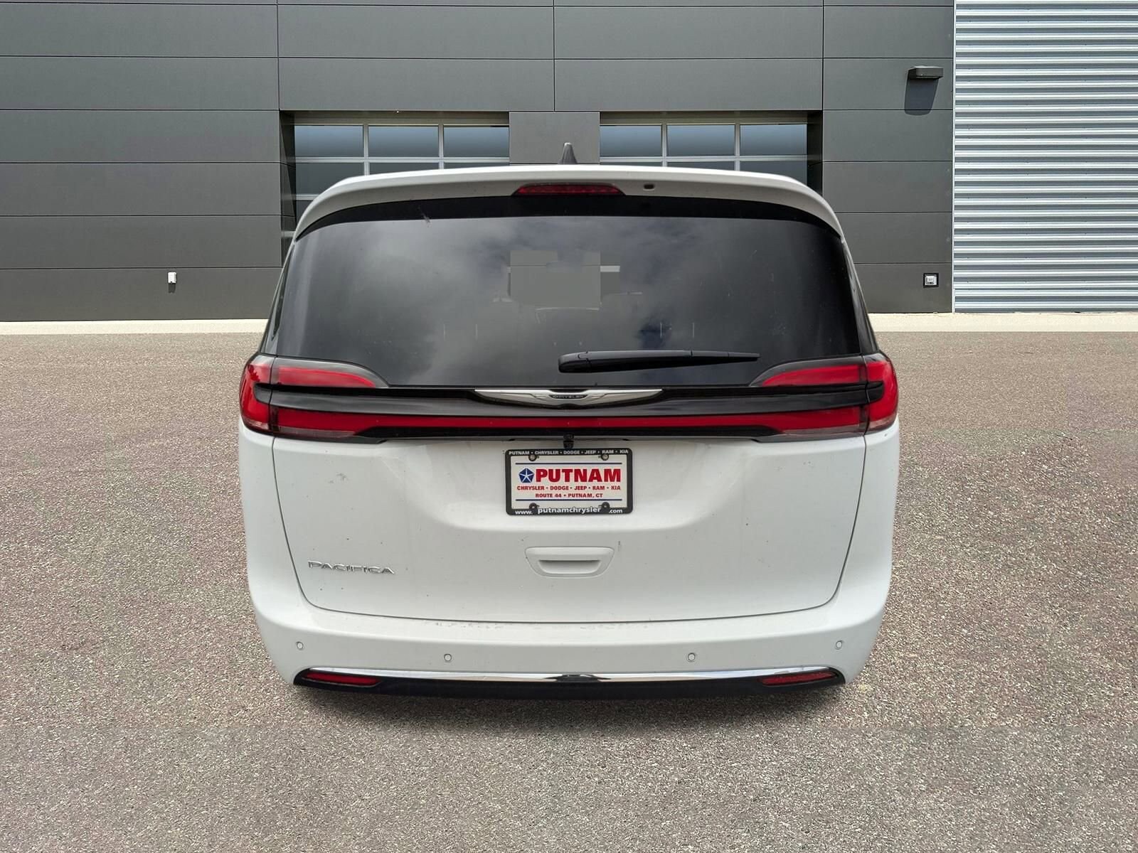 2026 Chrysler Pacifica photo 4
