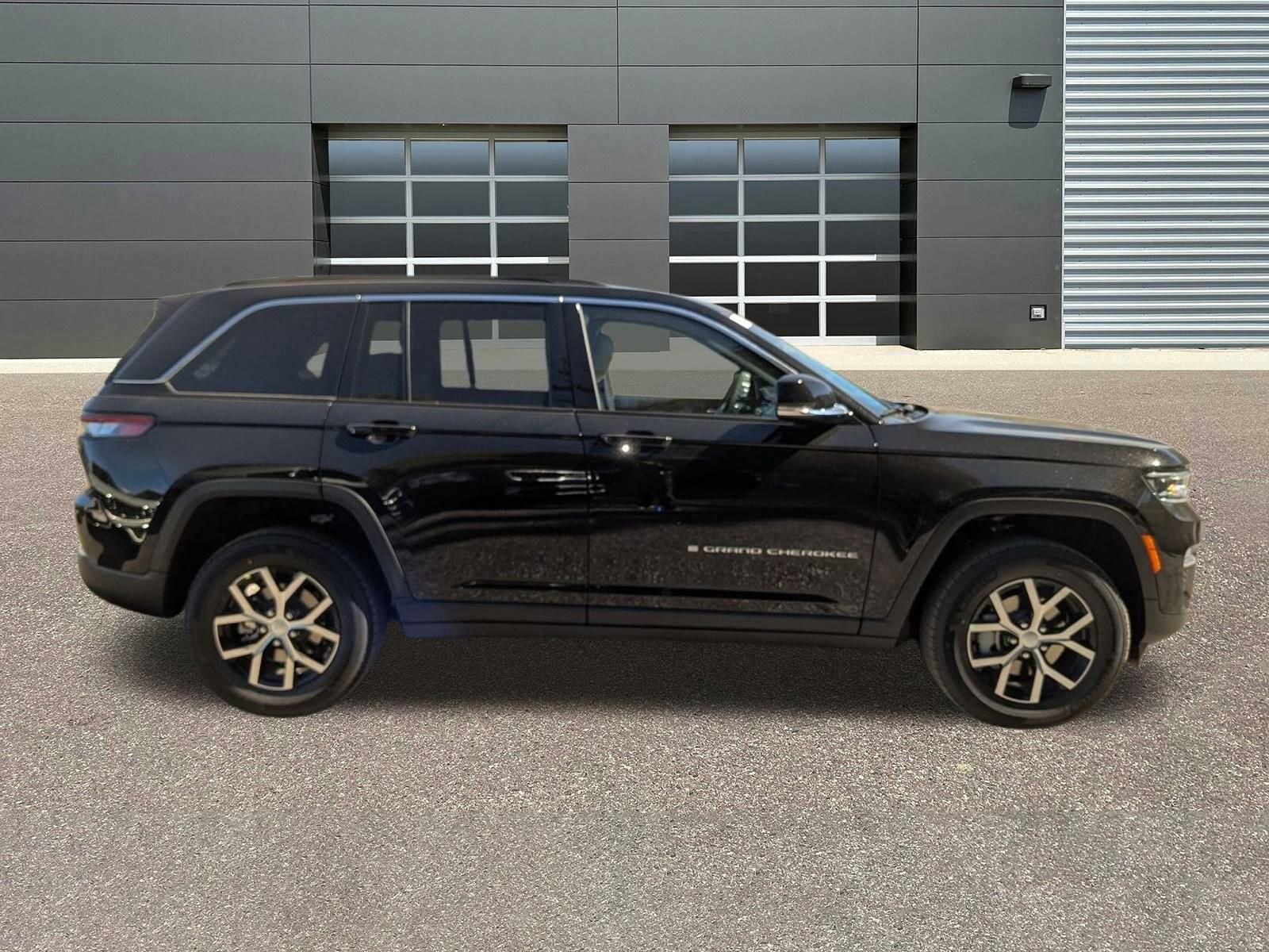 2025 Jeep Grand Cherokee Limited Sport photo 2