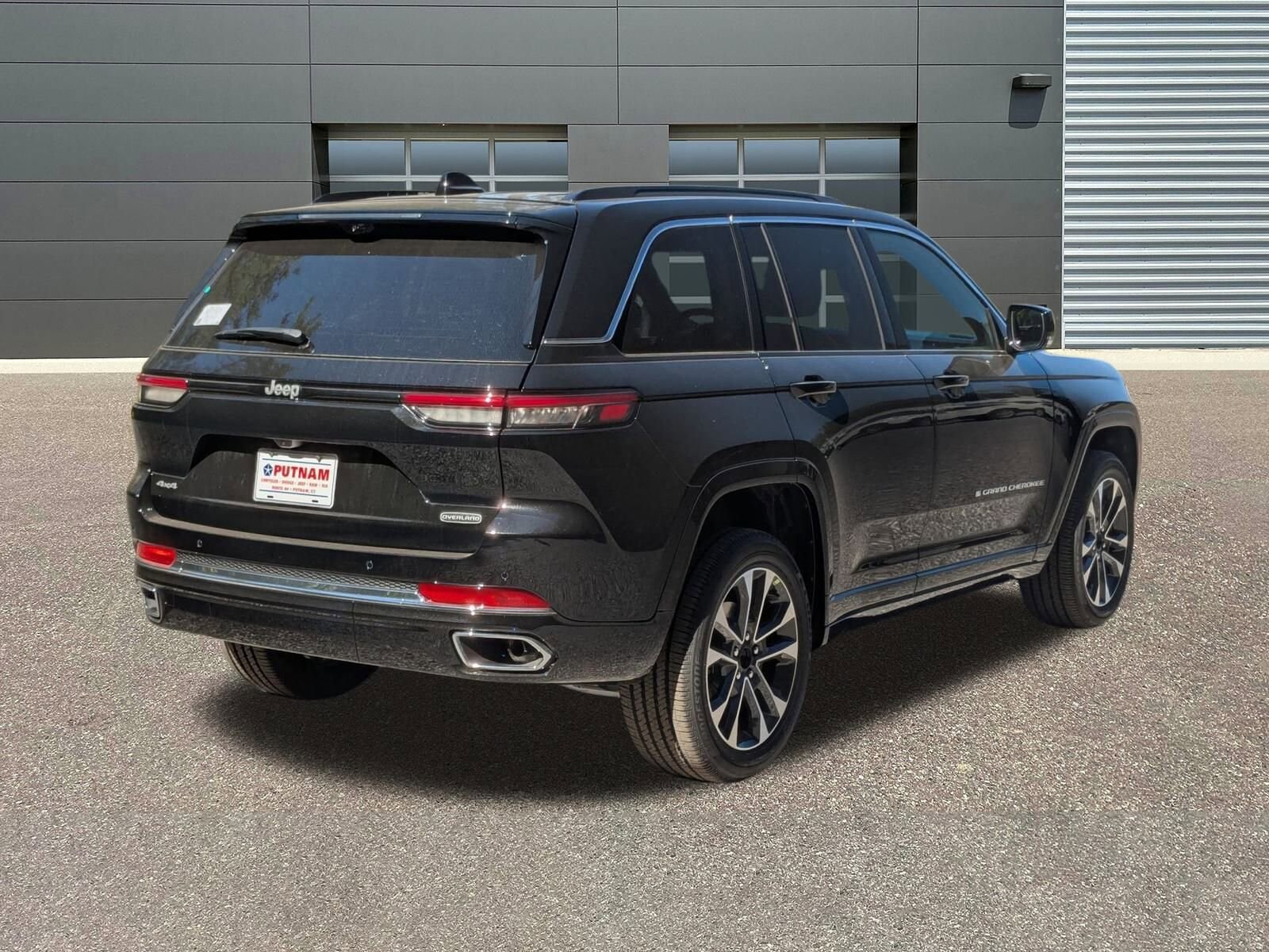 2025 Jeep Grand Cherokee Overland Sport photo 3