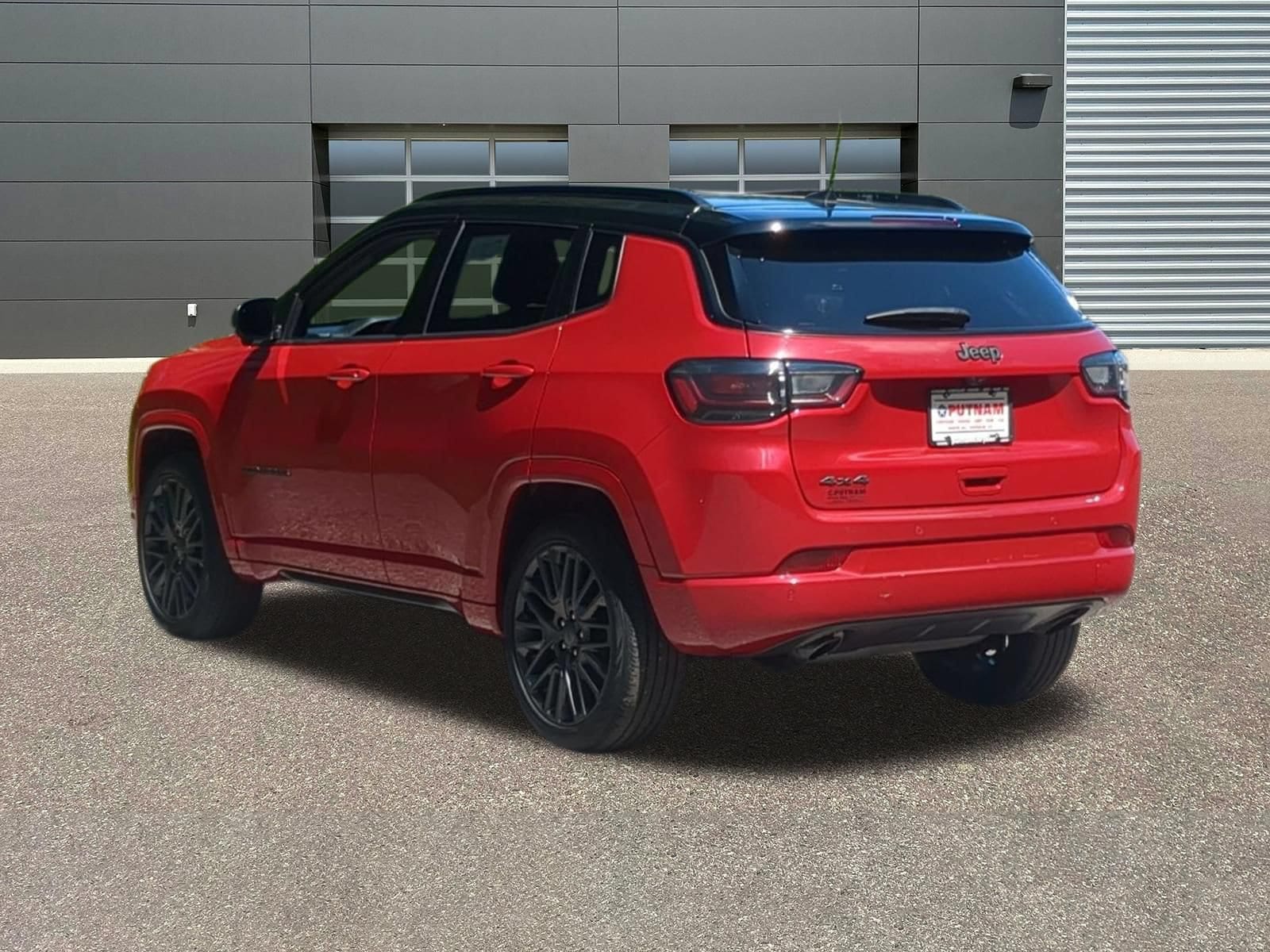 View vehicle photo 6