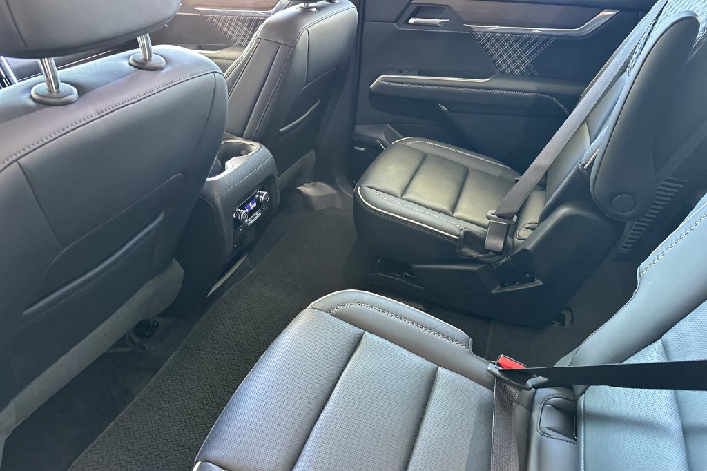 2025 GMC Acadia Denali - Photo 12