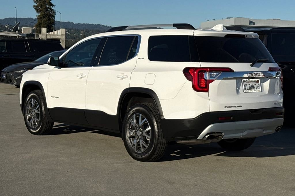 2023 GMC Acadia SLE photo 4