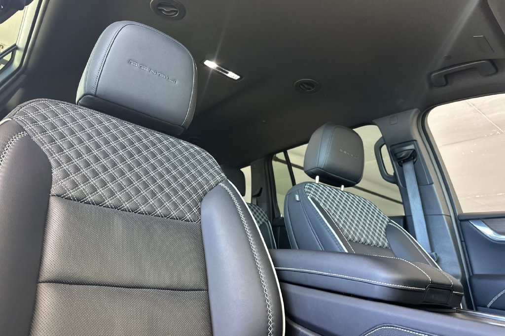2025 GMC Acadia Denali - Photo 20
