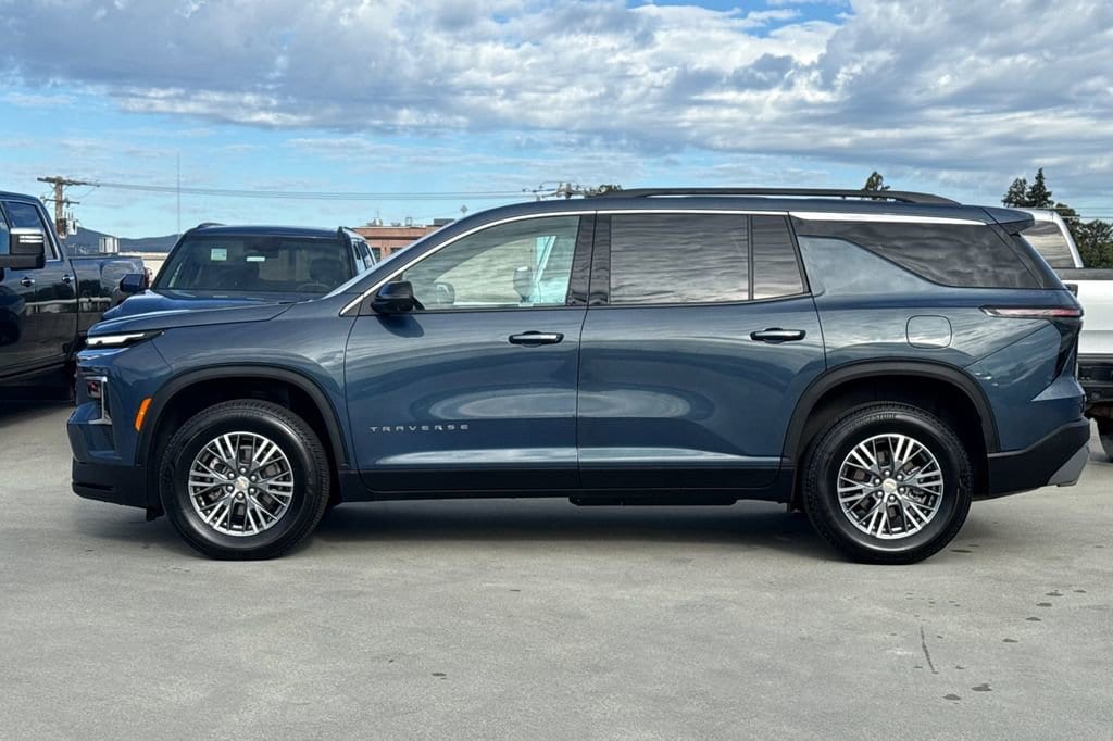 2024 Chevrolet Traverse LT photo 4
