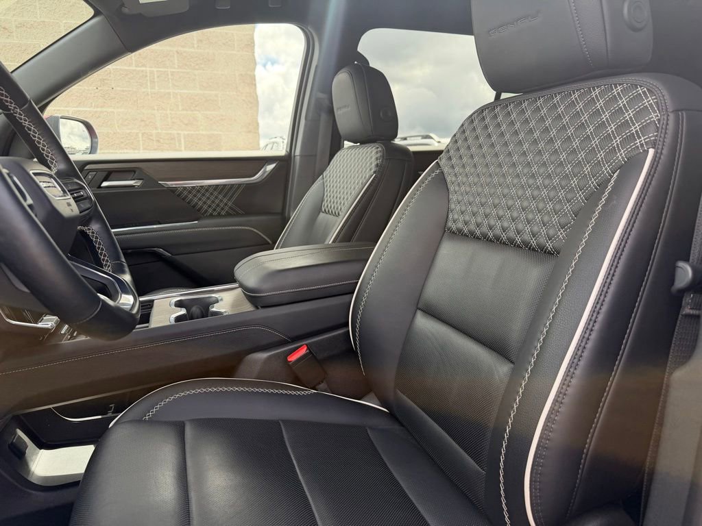 2025 GMC Acadia Denali - Photo 12