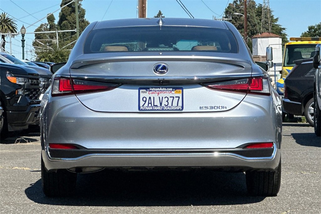 2022 Lexus ES 300h photo 4