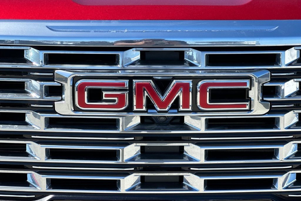 2025 GMC Acadia Denali - Photo 38