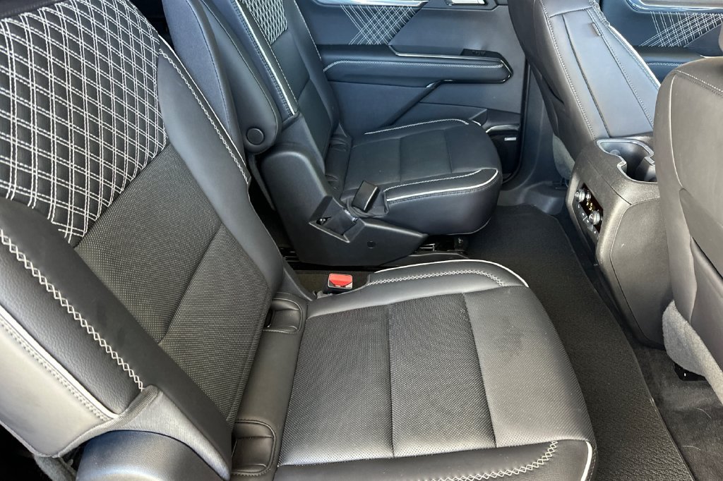 2025 GMC Acadia Denali - Photo 18