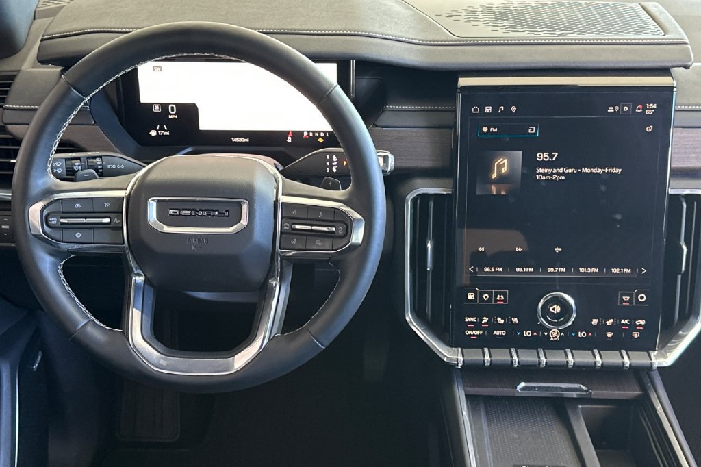 2025 GMC Acadia Denali - Photo 15