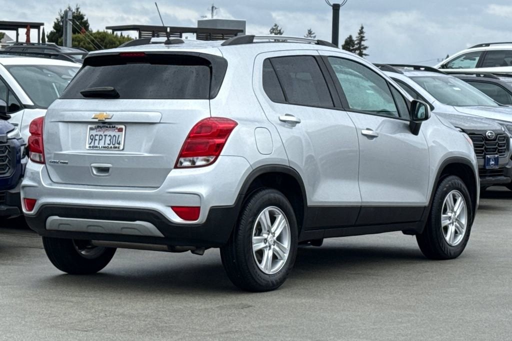 2022 Chevrolet Trax LT photo 2