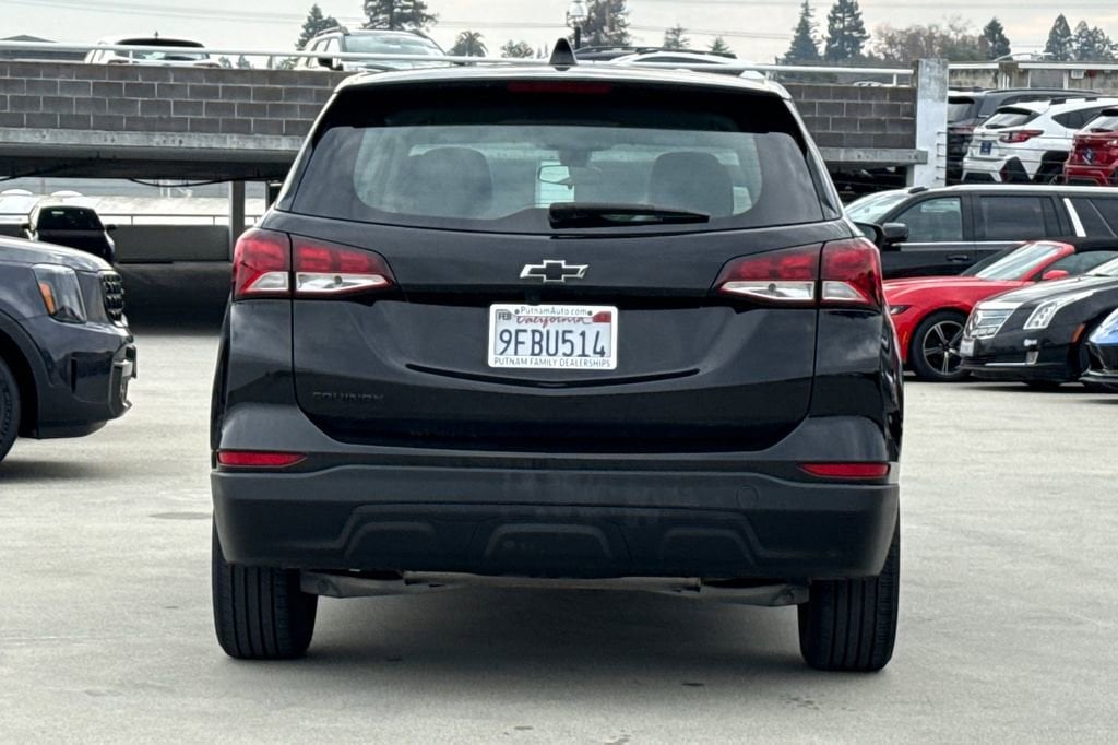 2023 Chevrolet Equinox LS photo 2