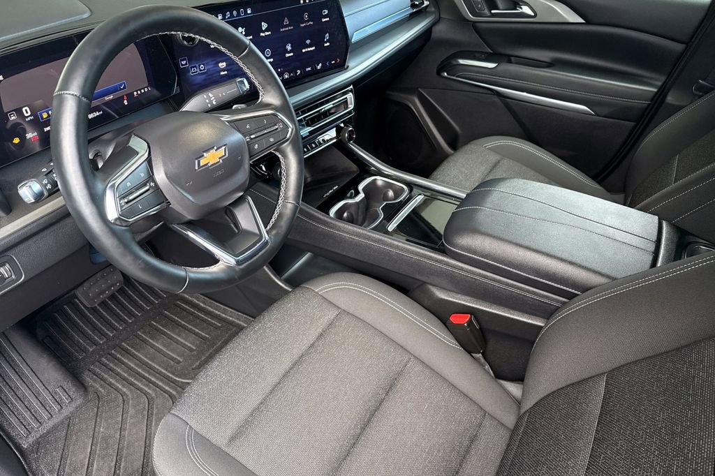 2024 Chevrolet Traverse LT photo 3