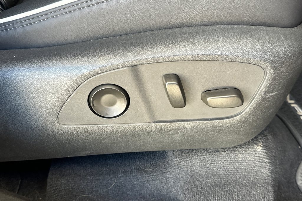 2025 GMC Acadia Denali - Photo 23