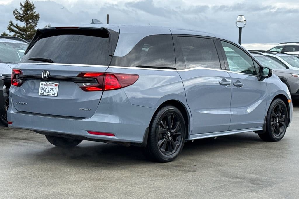 2023 Honda Odyssey Sport photo 2