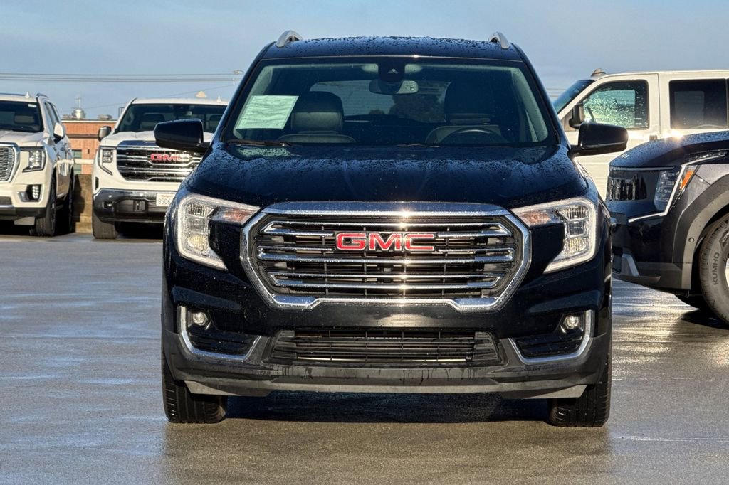2024 GMC Terrain SLT photo 3