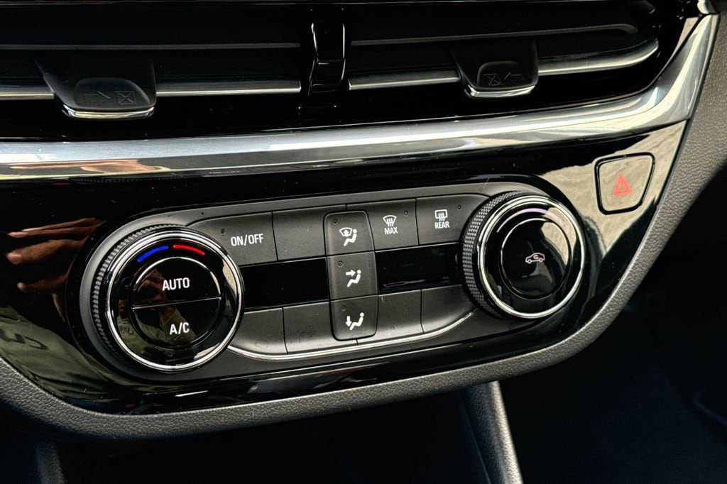 2025 Buick Envista Sport Touring - Photo 25