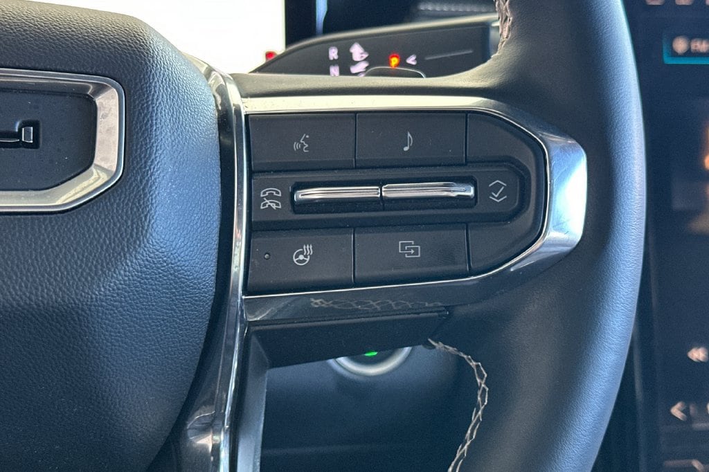 2025 GMC Acadia Denali - Photo 32