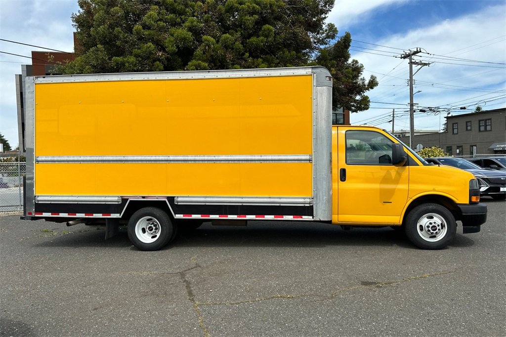 2019 Gmc Savana 3500 Cutaway photo 2