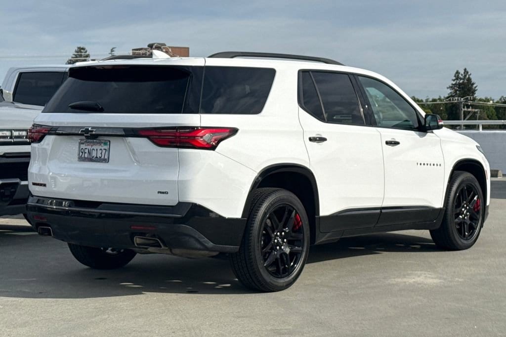 2023 Chevrolet Traverse Premier photo 2