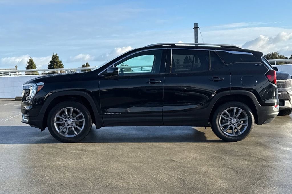 2024 GMC Terrain SLT photo 5
