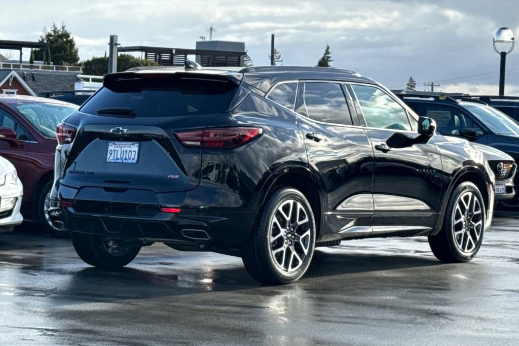2025 Chevrolet Blazer RS photo 2