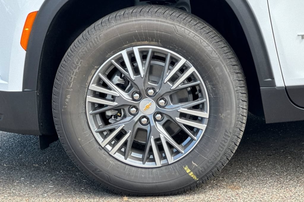 2027 Chevrolet Traverse LT - Photo 27