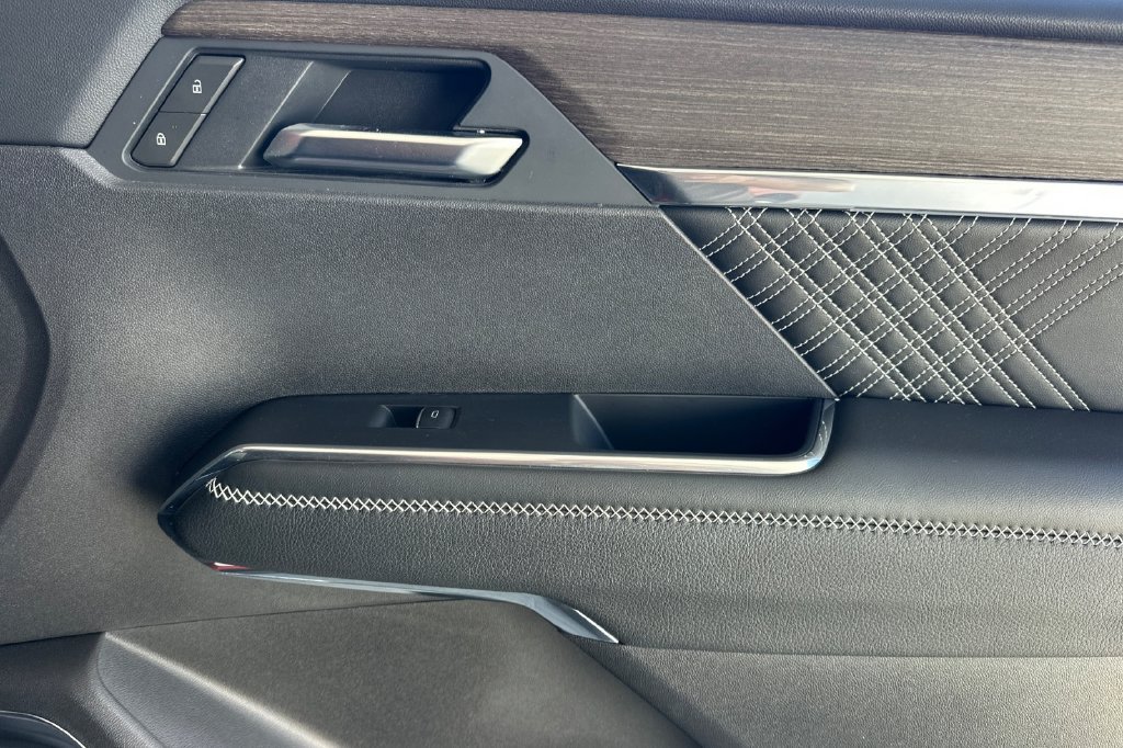 2025 GMC Acadia Denali - Photo 21