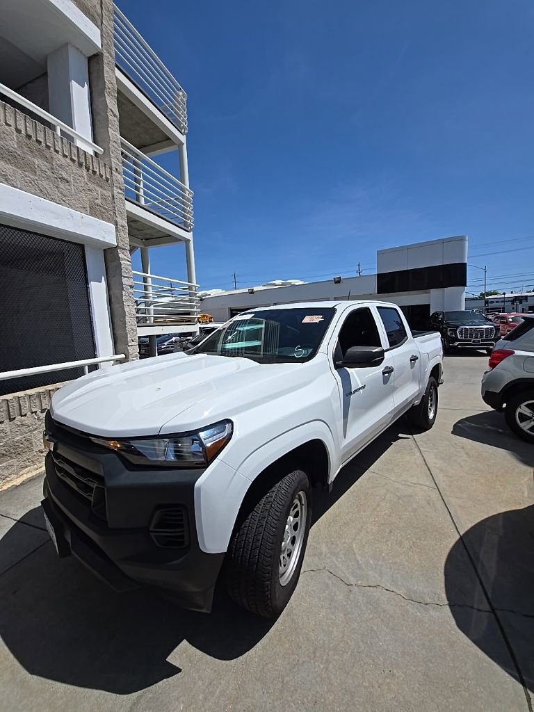 2023 Chevrolet Colorado WT photo 2
