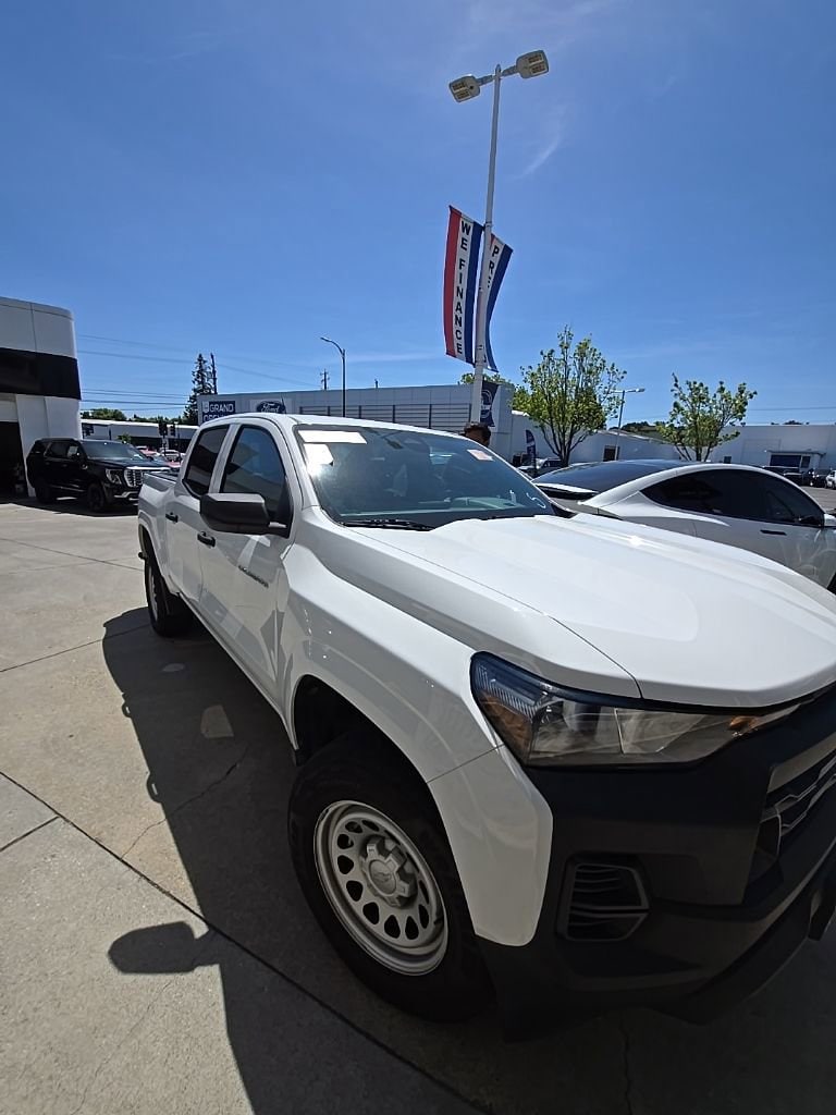 2023 Chevrolet Colorado WT photo 3