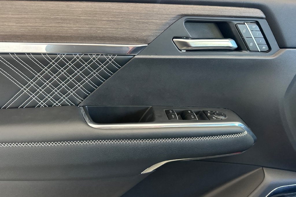 2025 GMC Acadia Denali - Photo 9