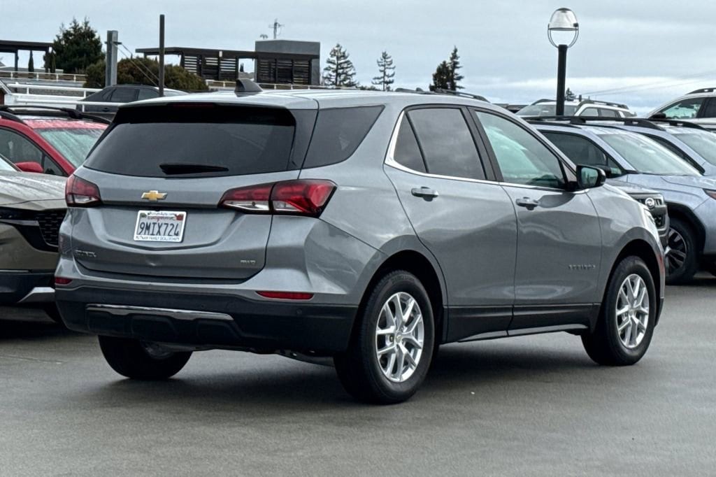 2024 Chevrolet Equinox LT photo 2