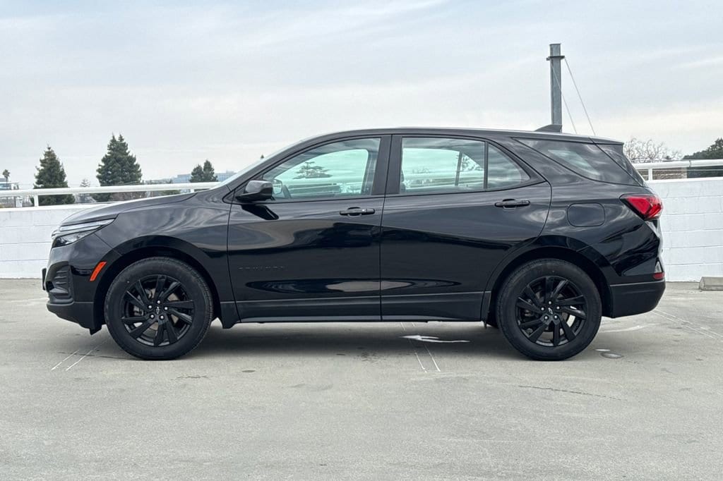 2023 Chevrolet Equinox LS photo 4