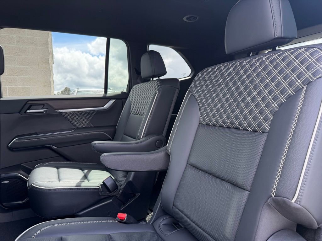 2025 GMC Acadia Denali - Photo 11