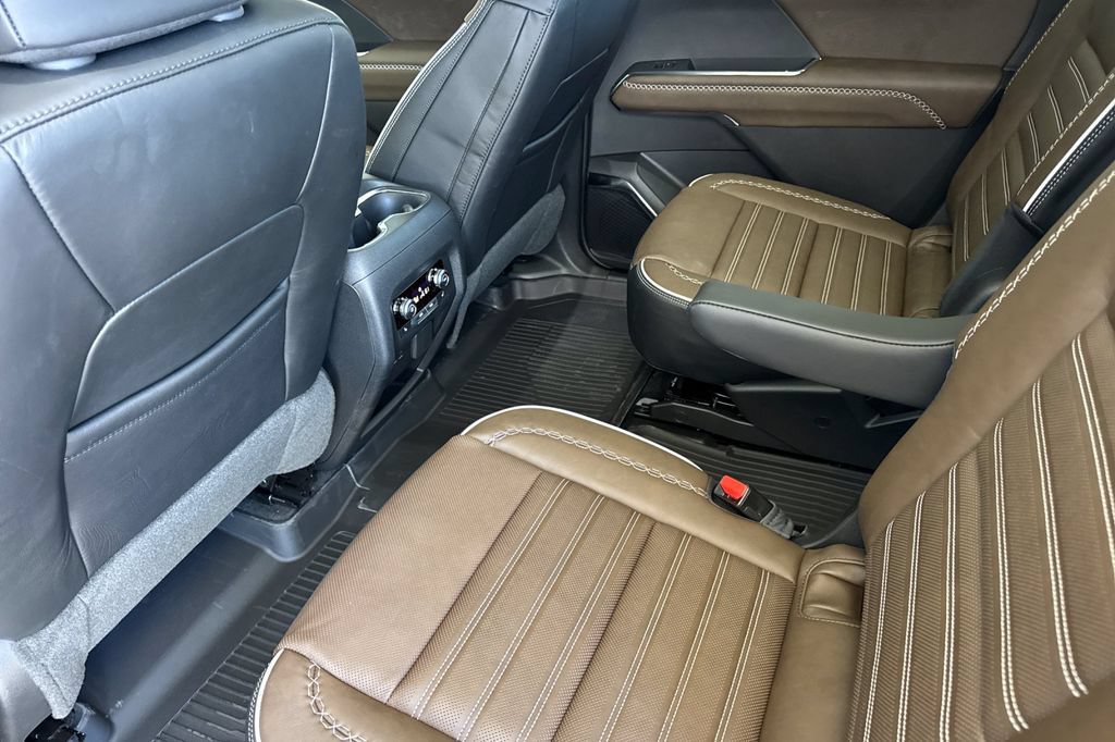 2026 GMC Acadia Denali Ultimate - Photo 11