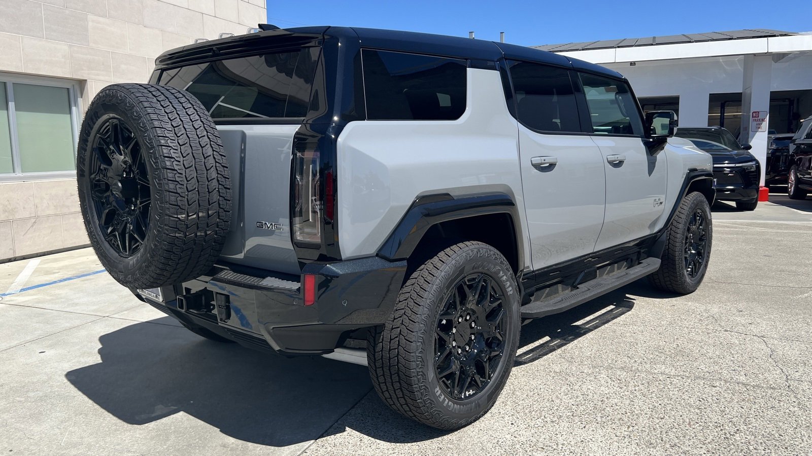 2024 Gmc Hummer EV SUV photo 3