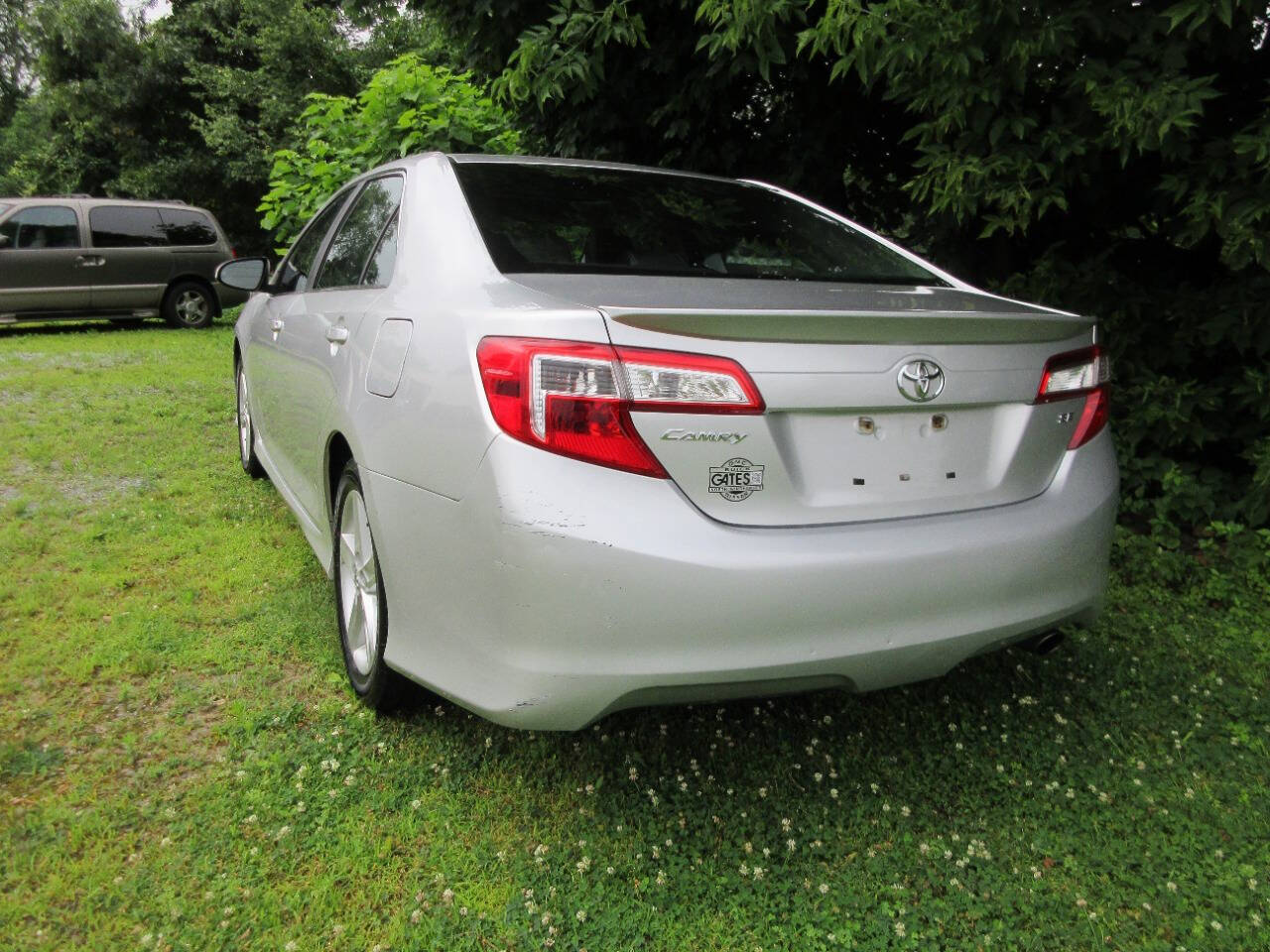 2013 Toyota Camry SE photo 3